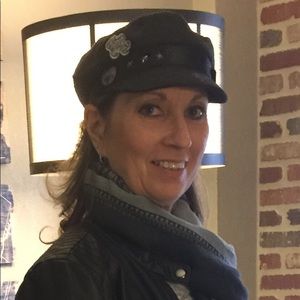 Meet your Posher, Debora